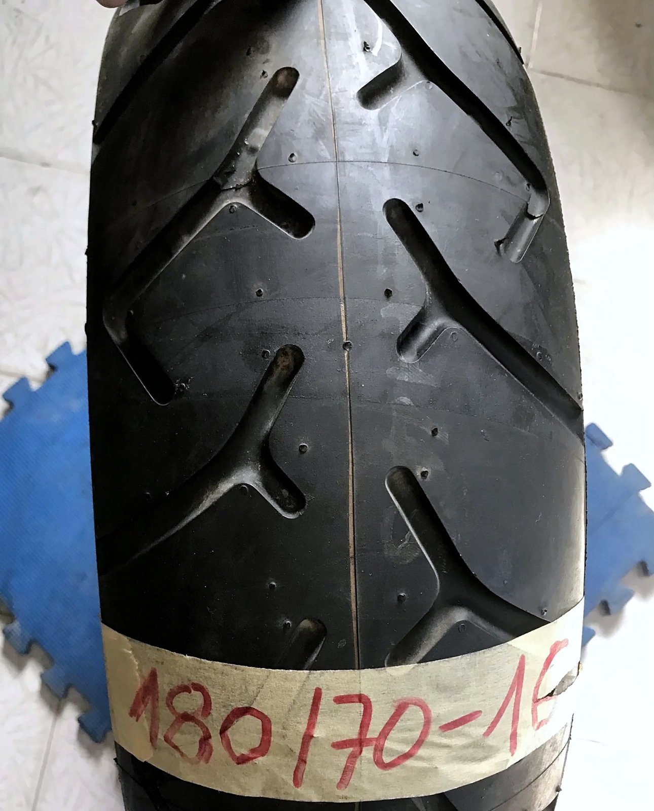 Bridgestone Exedra G702 180/70R16 moto guma