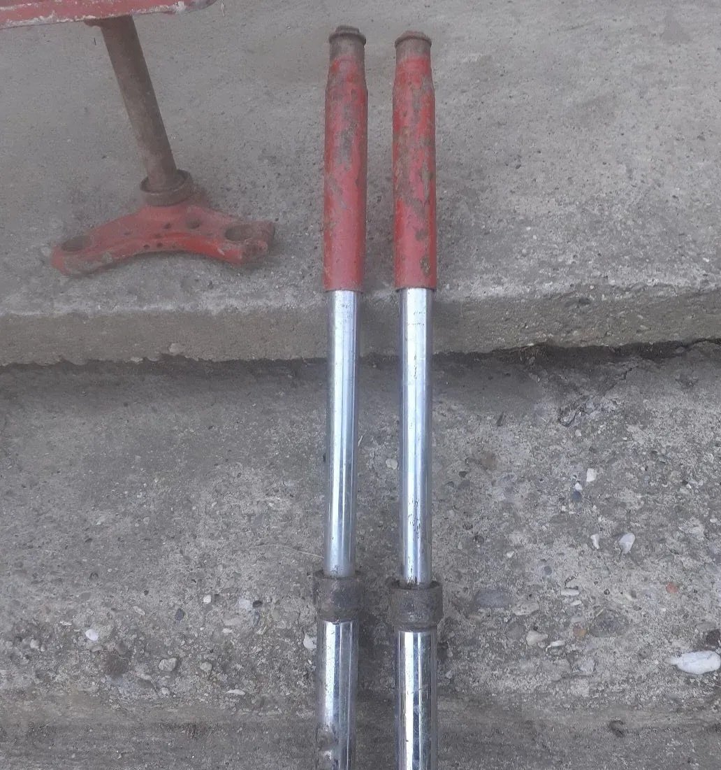 Front suspension fork with triangle and rods