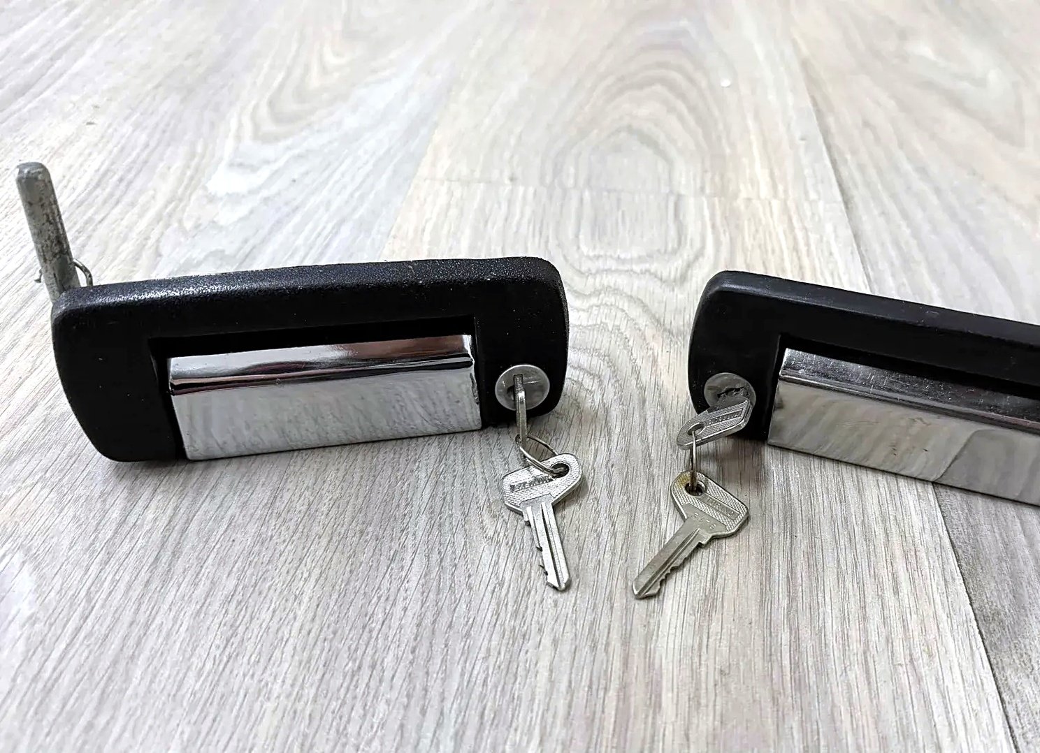 Chrome-plated iron (heating) lamp bracket pair