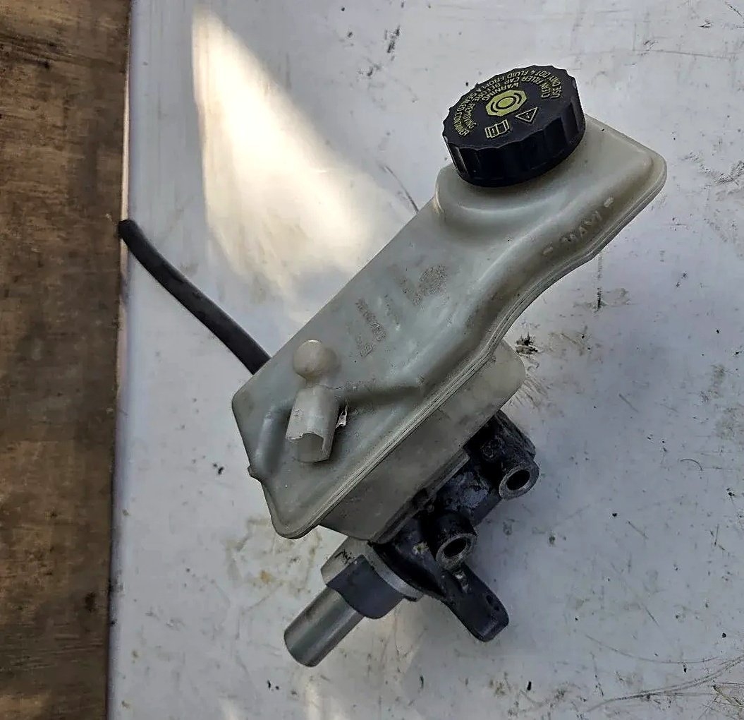 Renault Megane 2 master brake cylinder