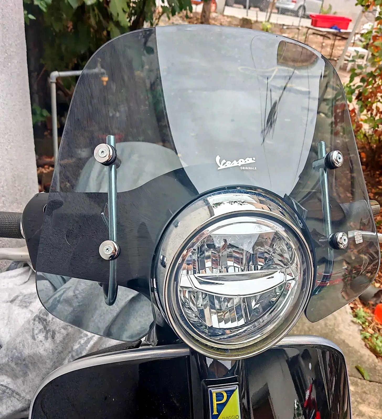 Vespa GTS original windshield with brackets