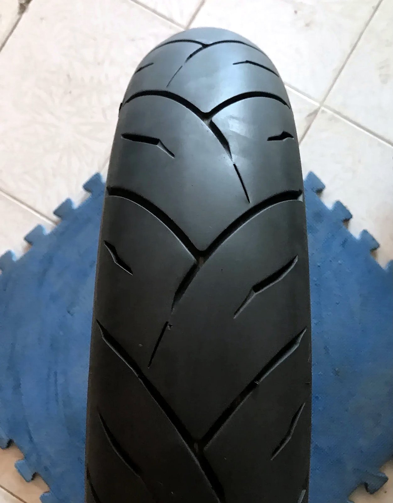 Maxxis 120/70-17 Supermaxx used motorcycle tyre
