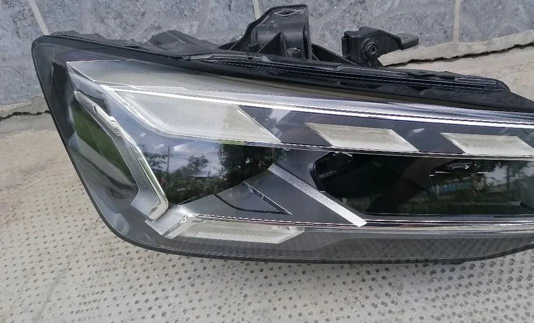 Front right LED headlight Audi Q2