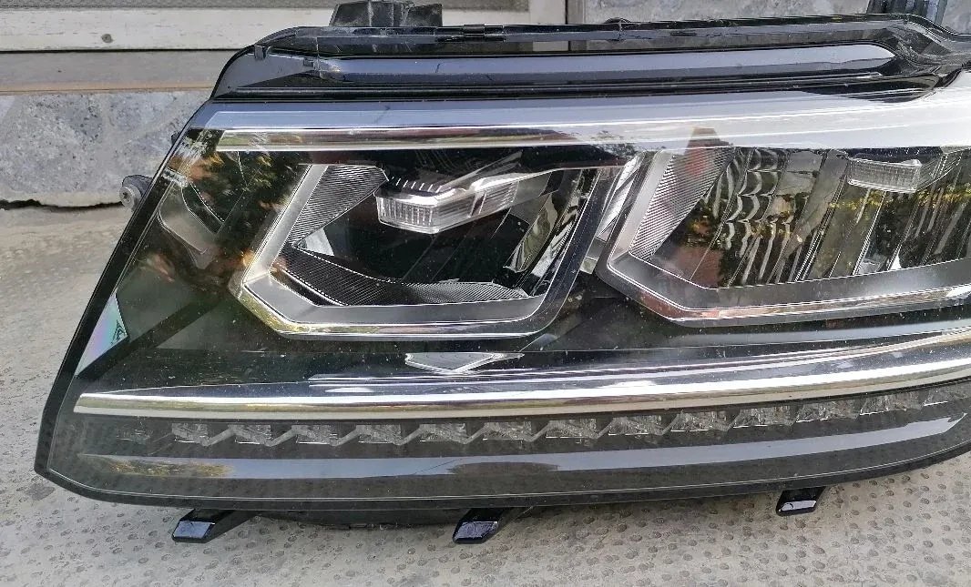 Front left LED headlight VW Tiguan 5N