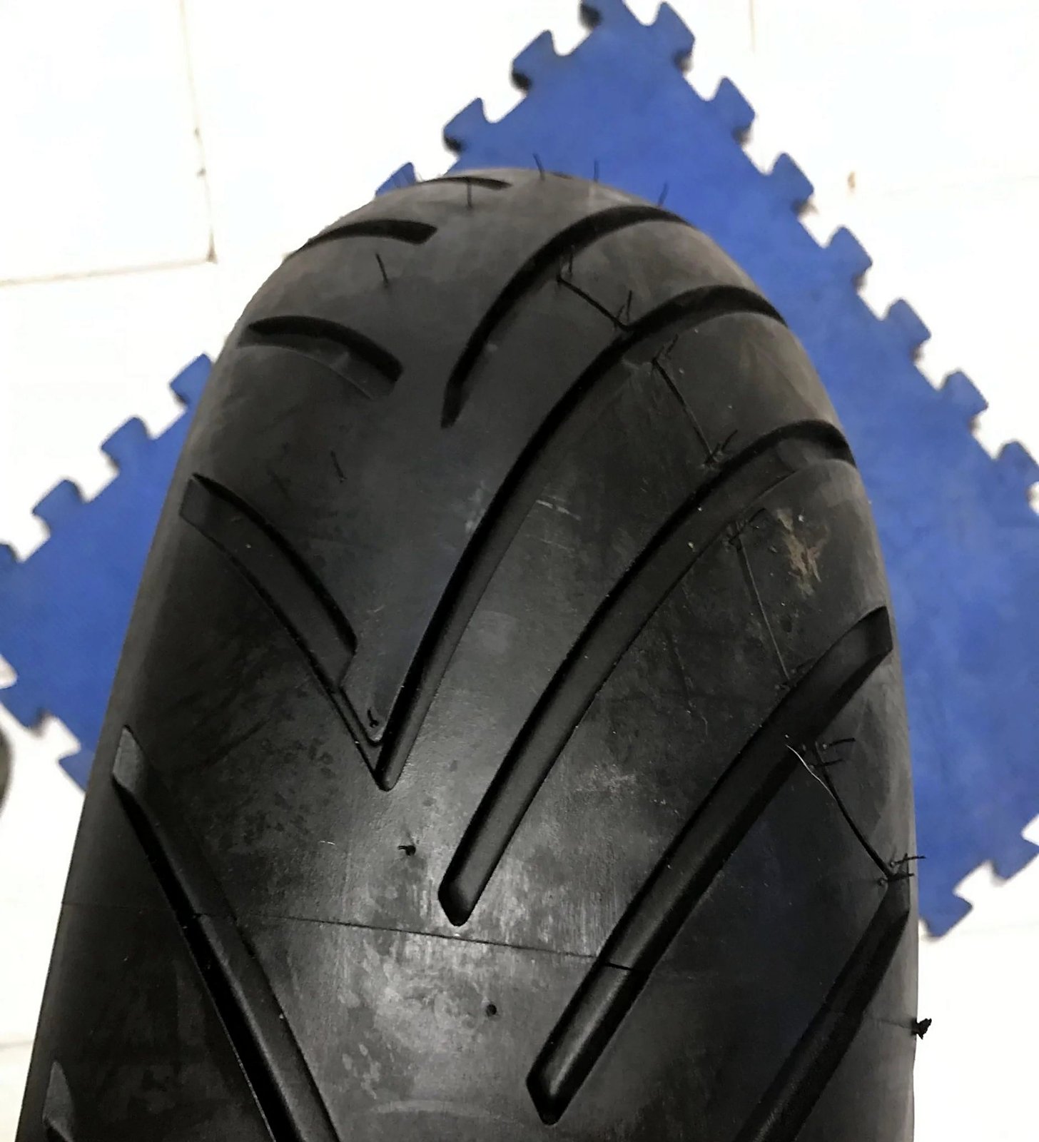 Avon Azaro AV46-ST 170/60ZR17 motorcycle tyre