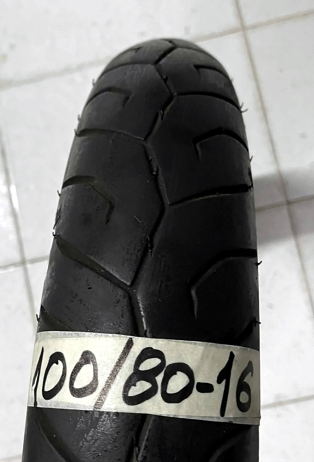 Pirelli 100/80-16 motorcycle tyre