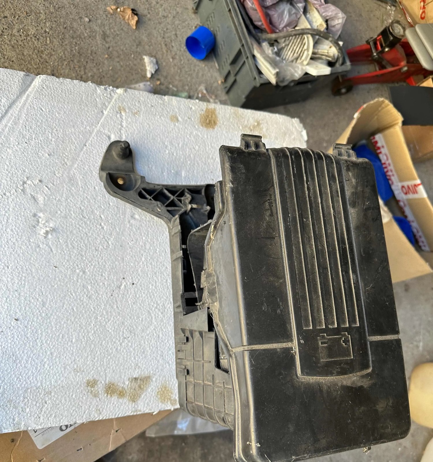 Golf 5 Battery holder and cover