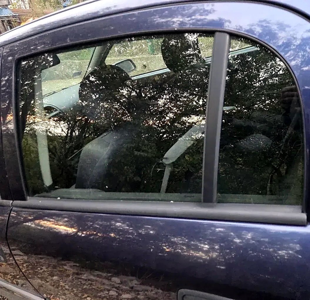 Rear left door vent glass Opel Astra G