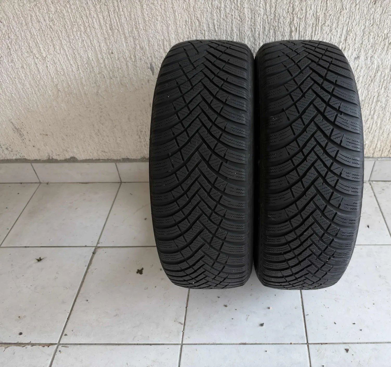 Hankook Zimske gume 215/60 R16