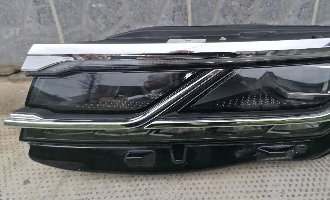 Front left LED headlight VW Touareg 18-22