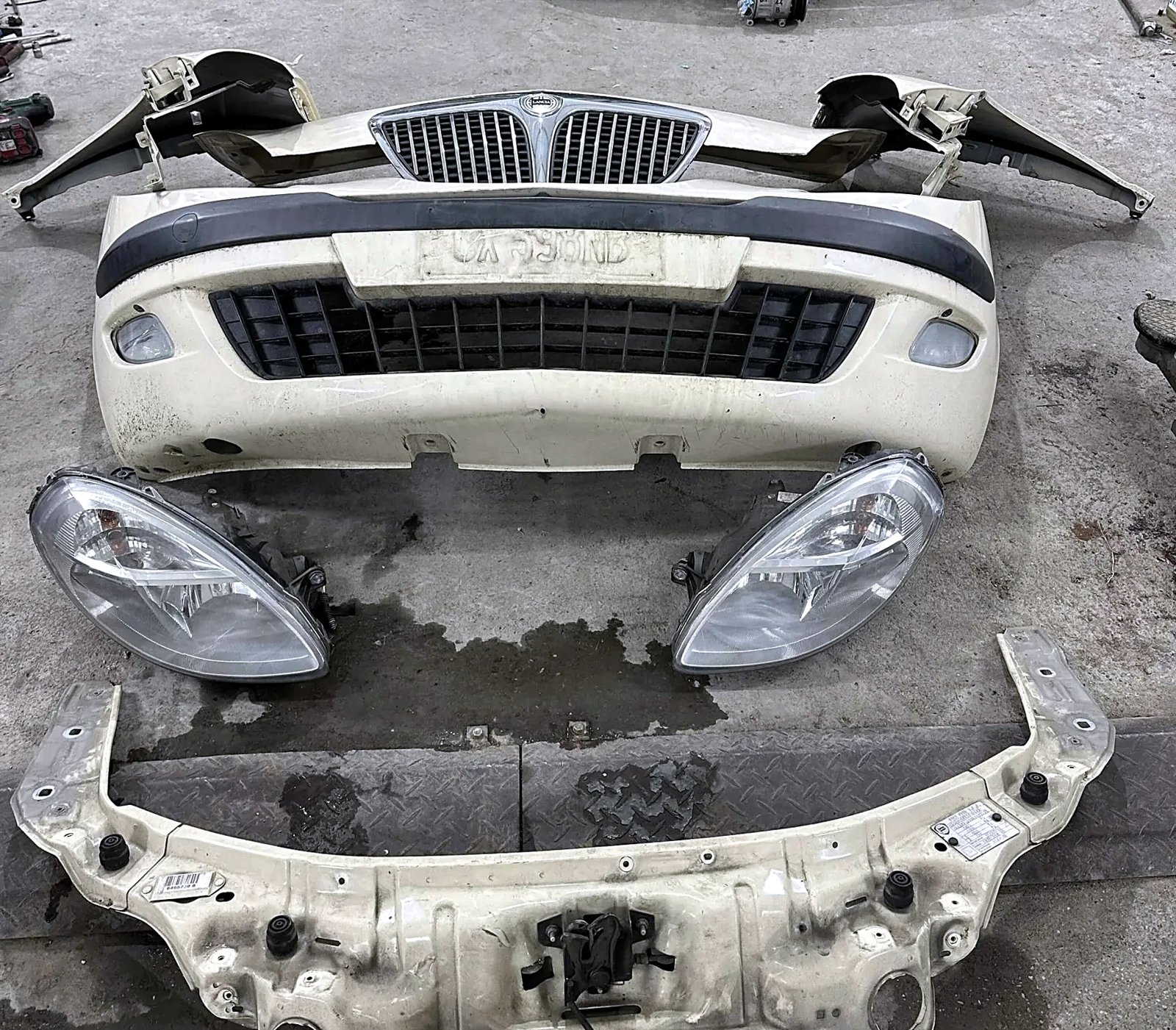 Prednji branik Lancia Y 2005