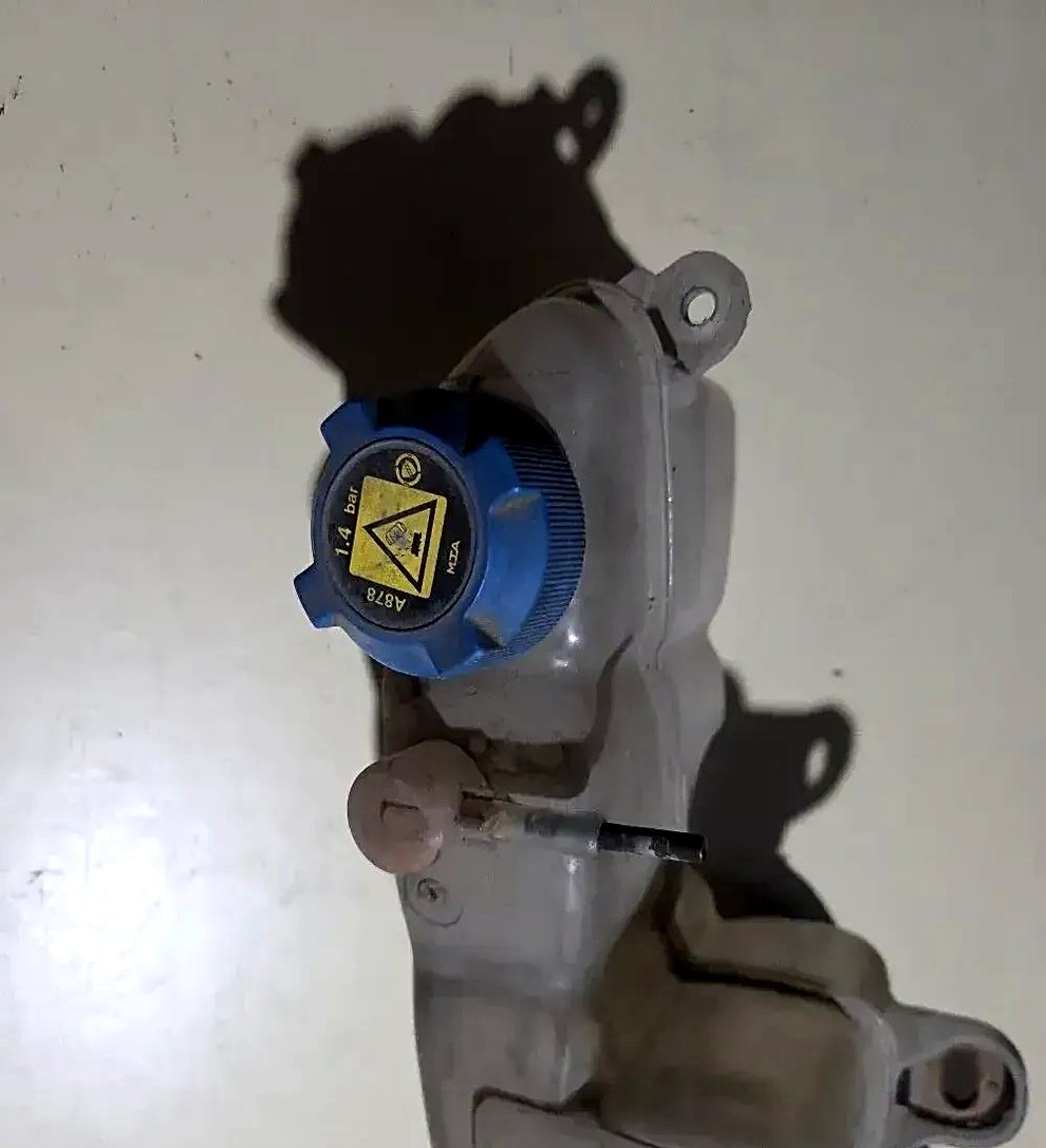Fiat Punto 1.9 JTD coolant expansion tank