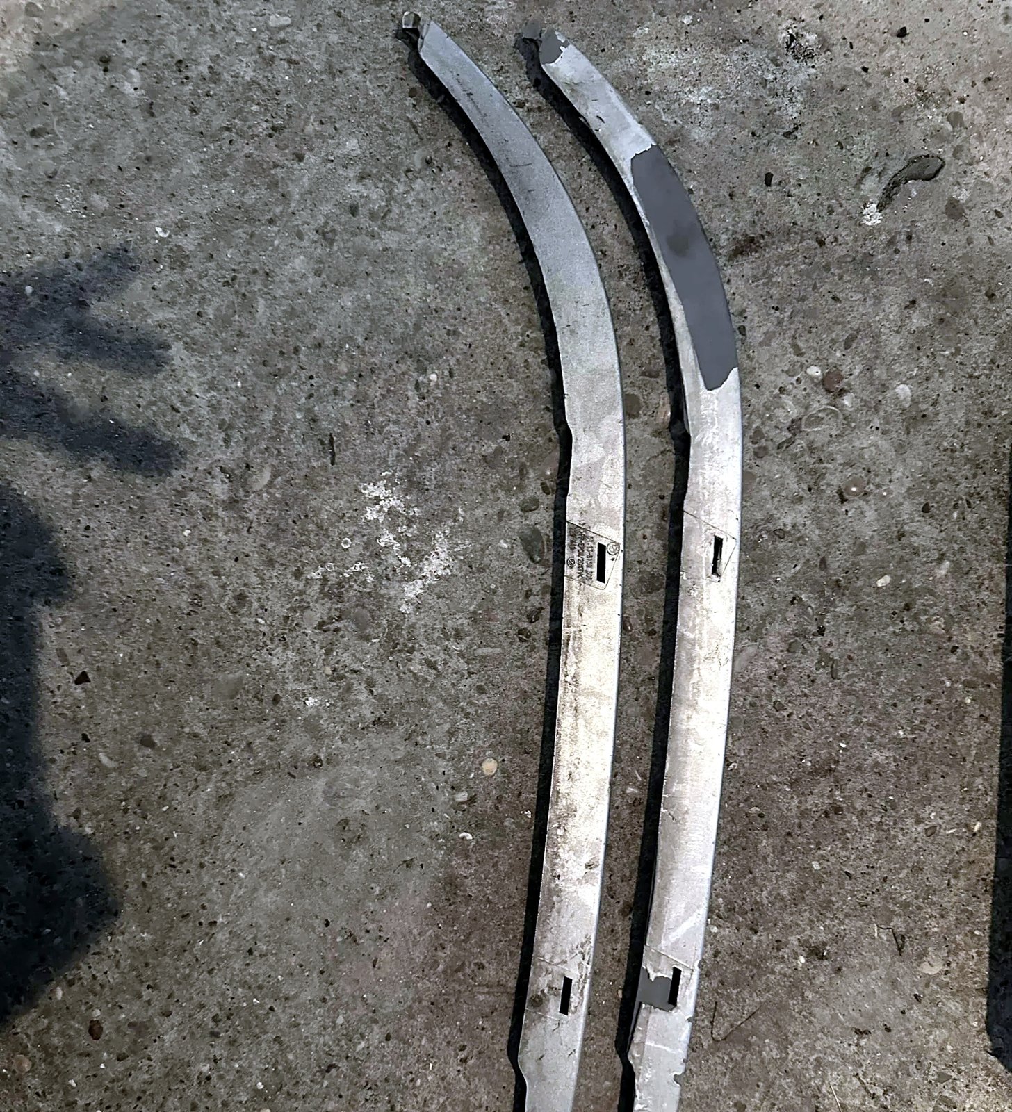 Trim strip under headlight BMW E39