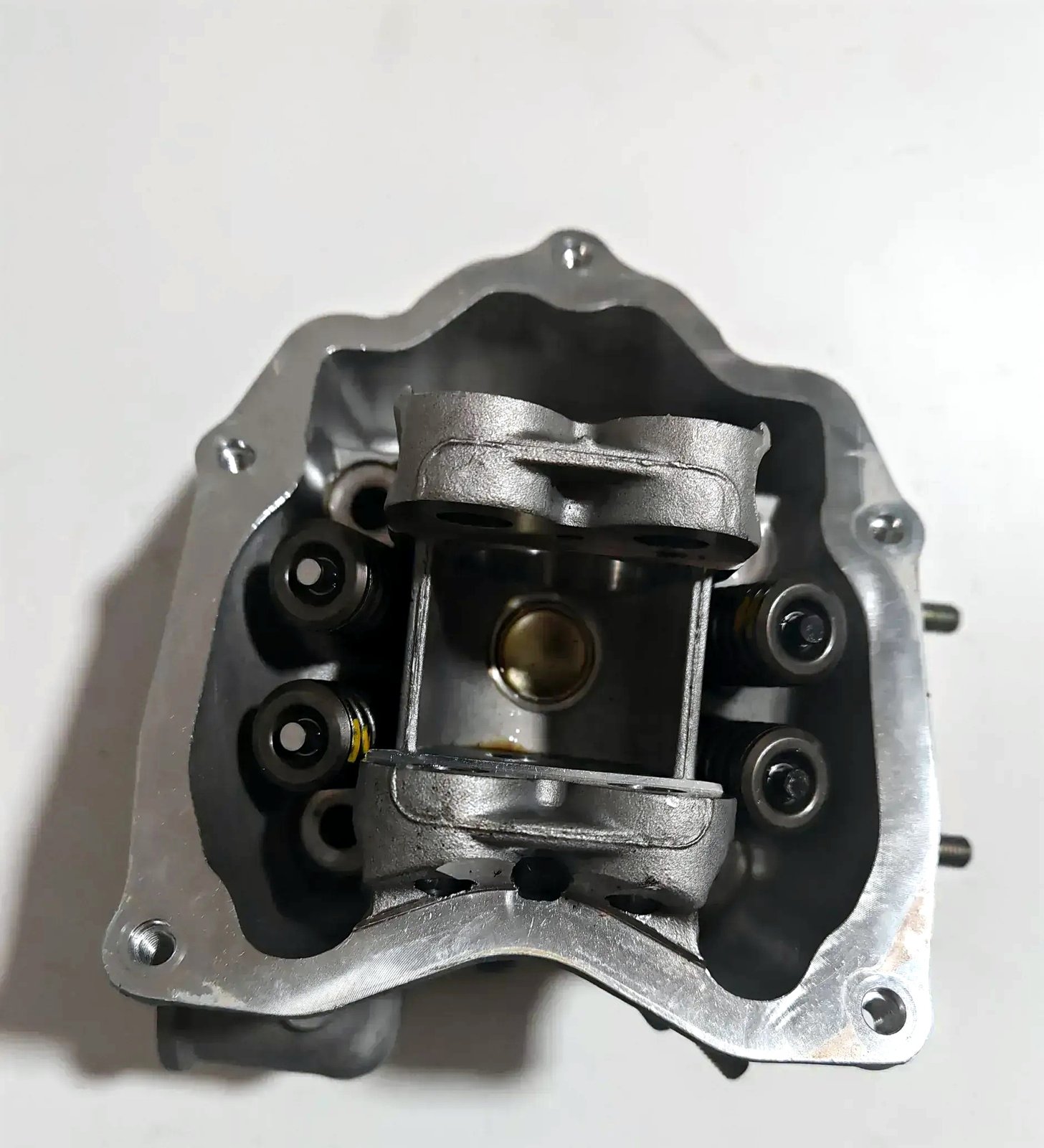 Vespa GTS glava motora