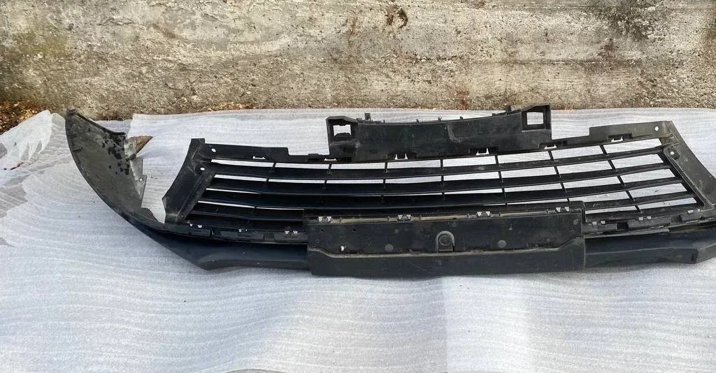 Rešetka branika za Renault Scenic 2016 622540901R