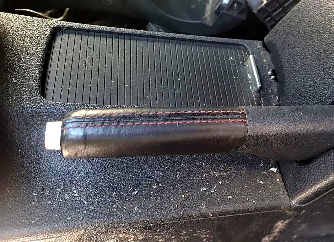 Ručica ručne kočnice VW Golf 6 GTI