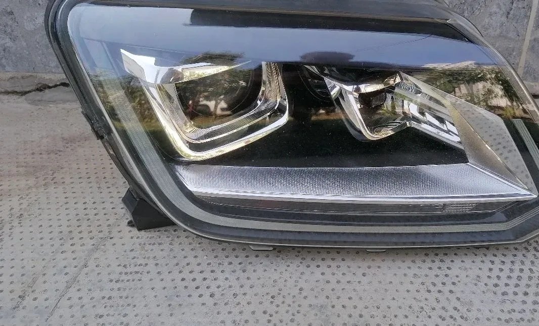 Right Xenon headlight VW Amarok