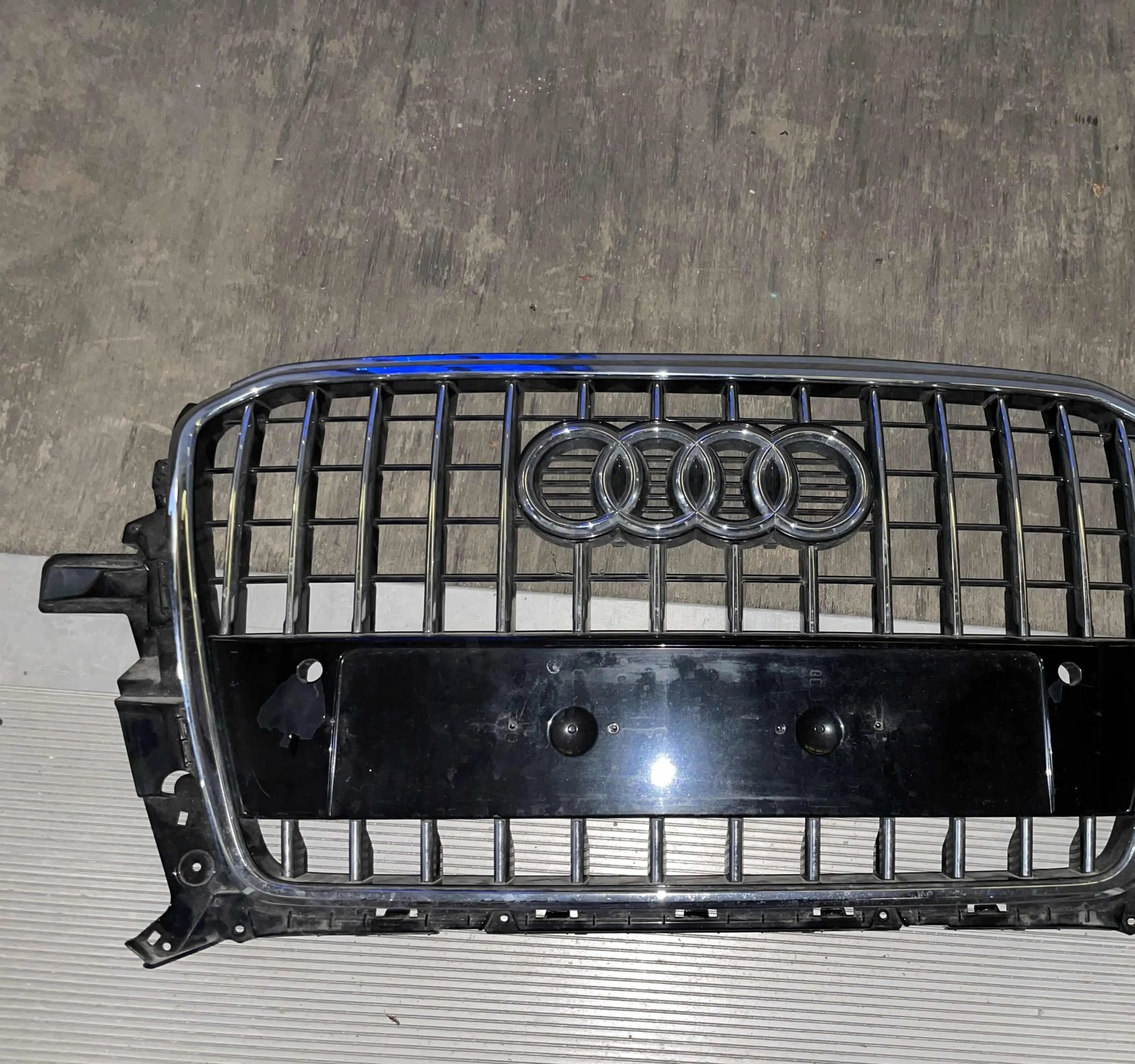 Запасные части Audi Q5 8R: капот, бампера, кожаные сиденья, дверь, светодиодные фонари, рукоятка коробки передач