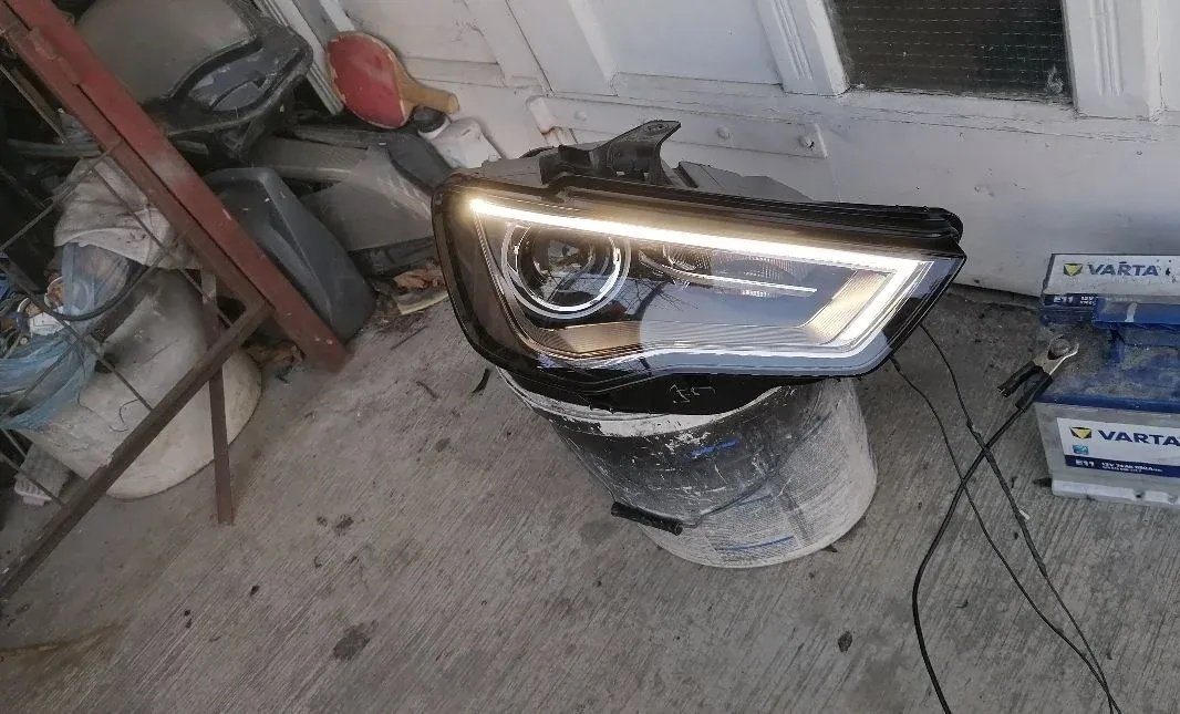 Right xenon headlight Audi A3 8V