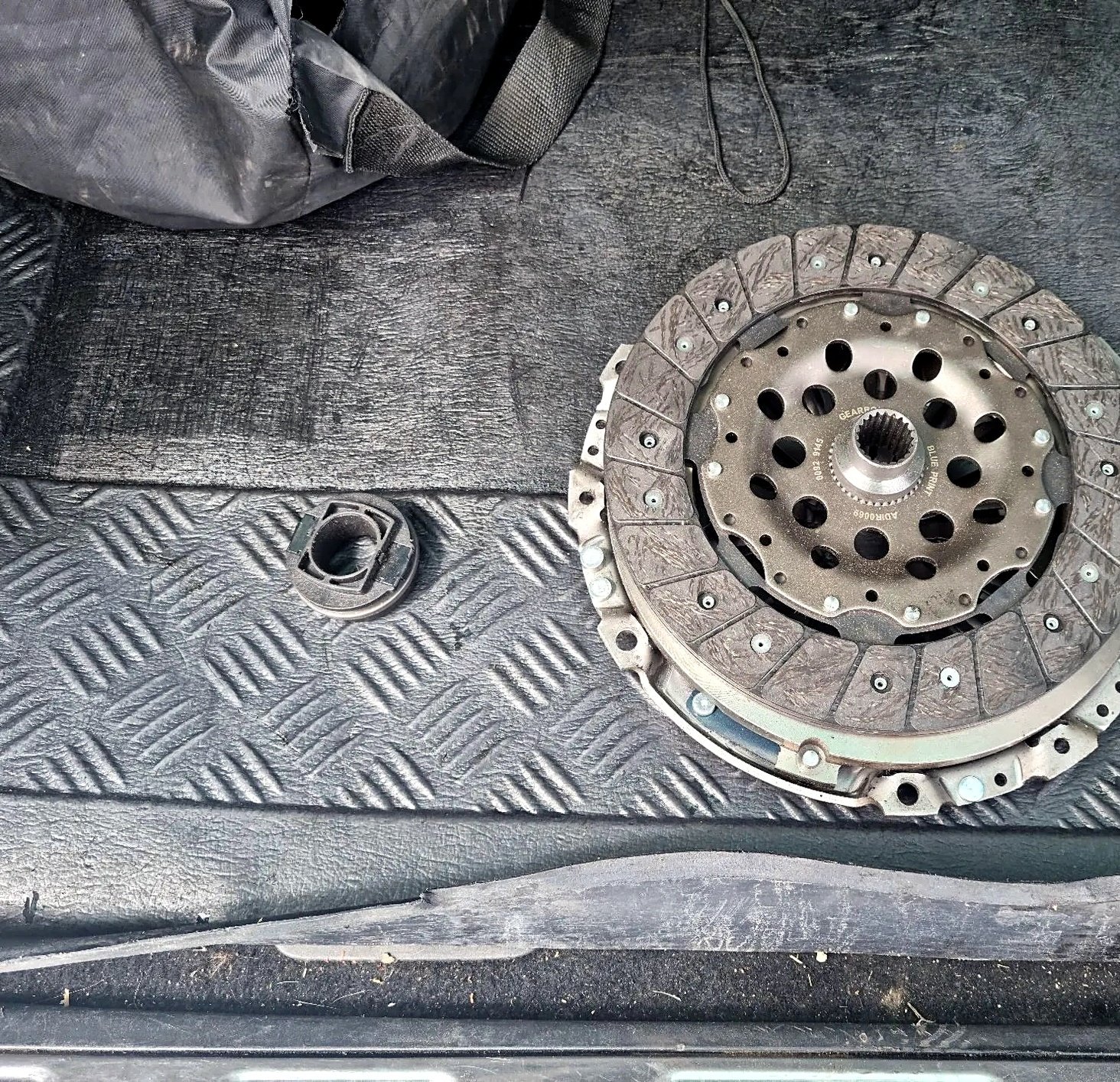 Clutch kit (clutch cover, disc and bearing) Peugeot Citroen 2.0 HDI 100kw