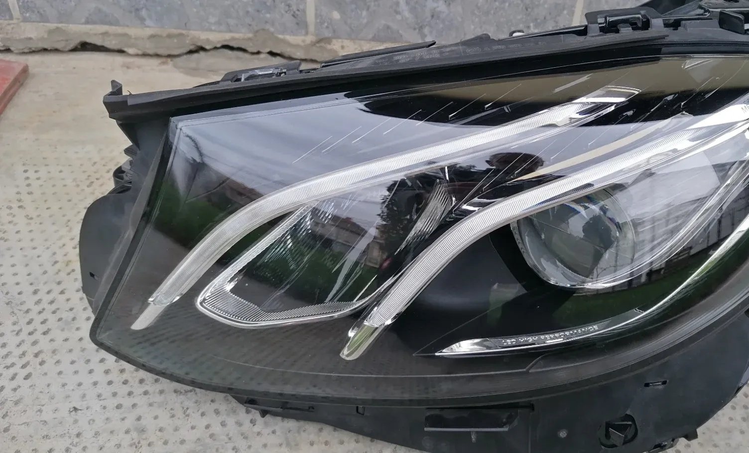 Prednji levi LED far Mercedes-Benz W213