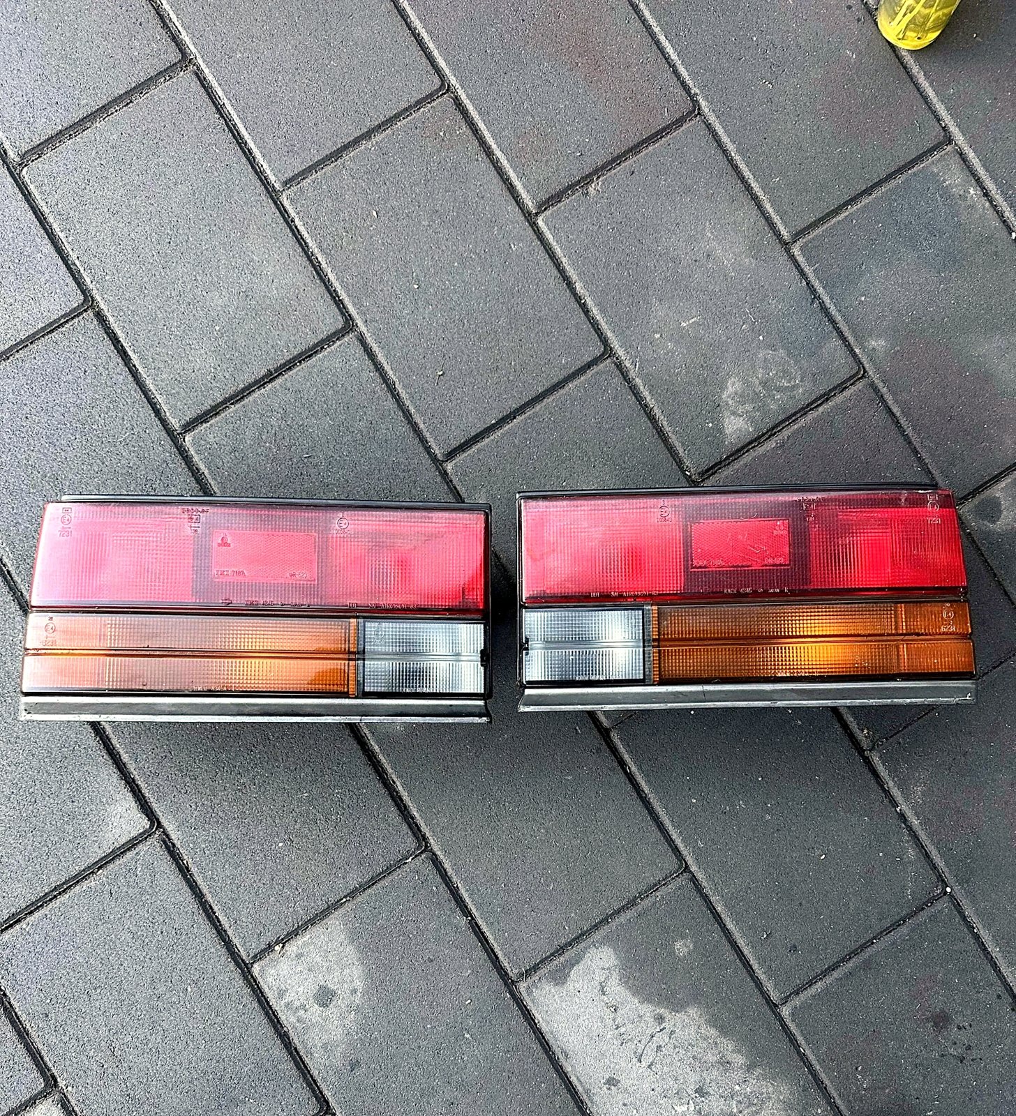 Nissan Cherry stop svetlo levo desno