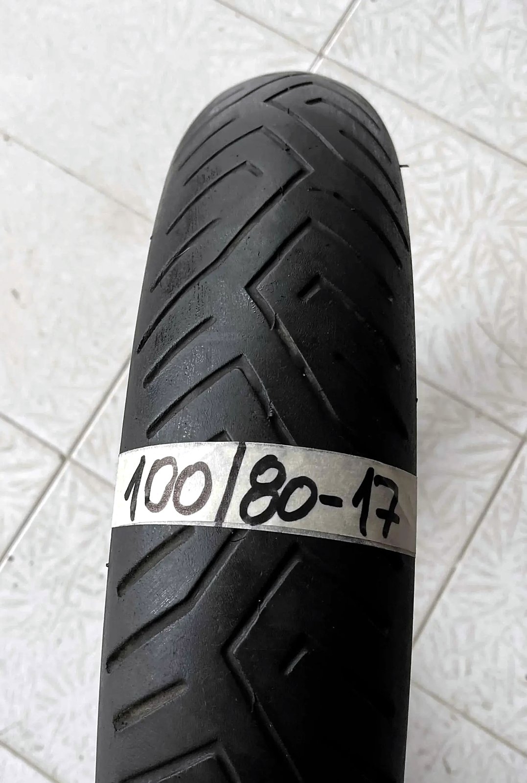 Pirelli 100/80-17 polovna moto guma