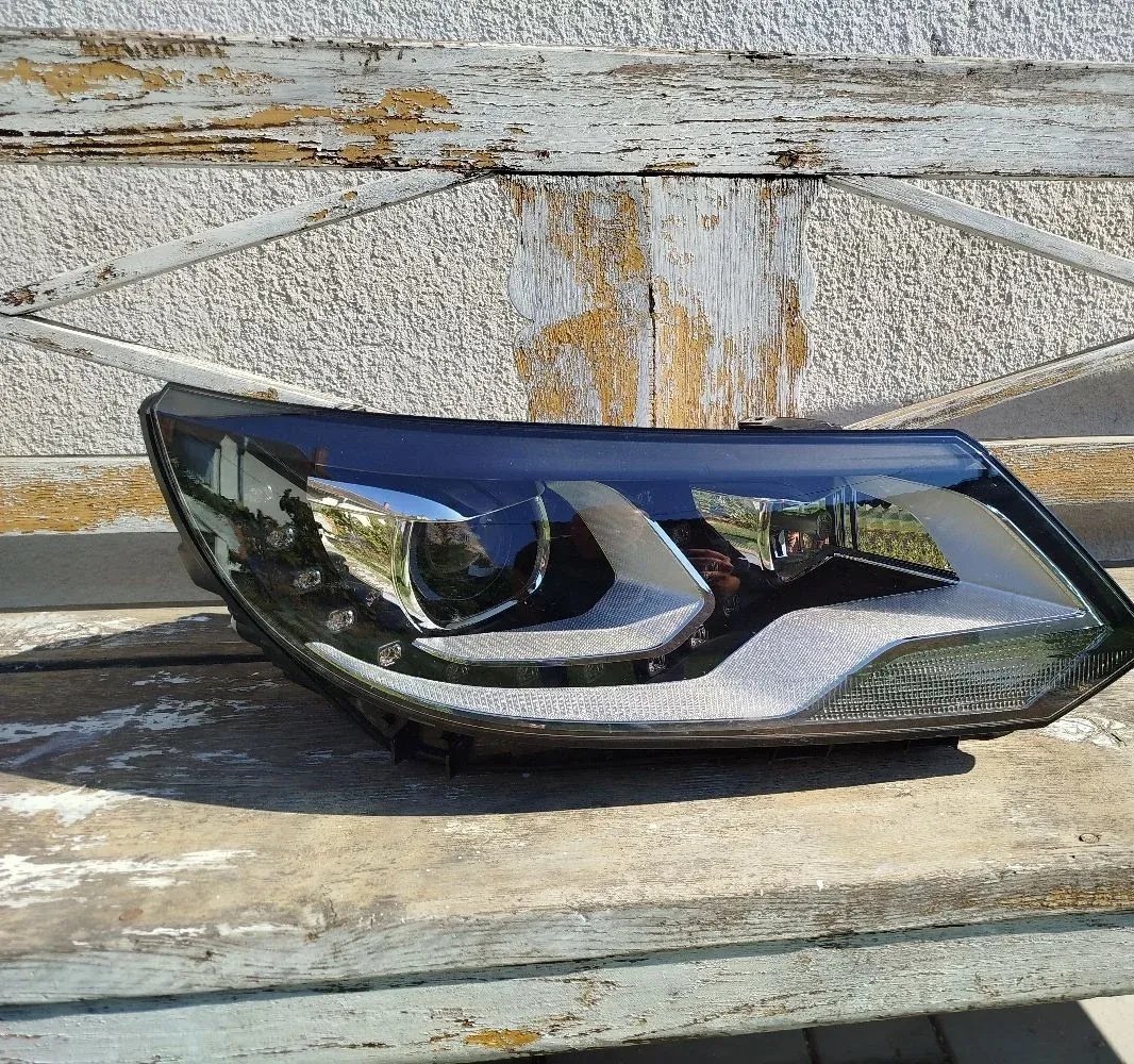 Right Xenon Headlight VW Tiguan 5N1941752
