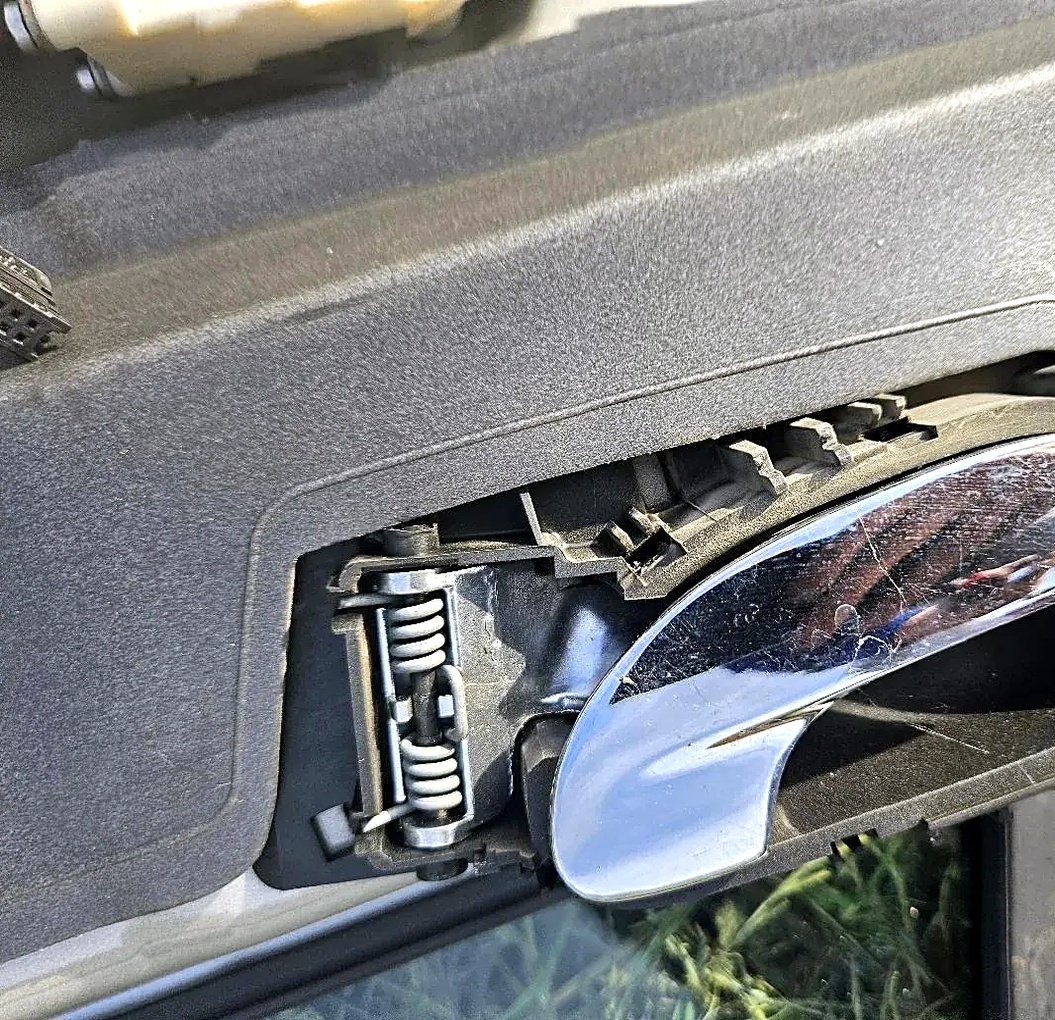Peugeot 307 front door