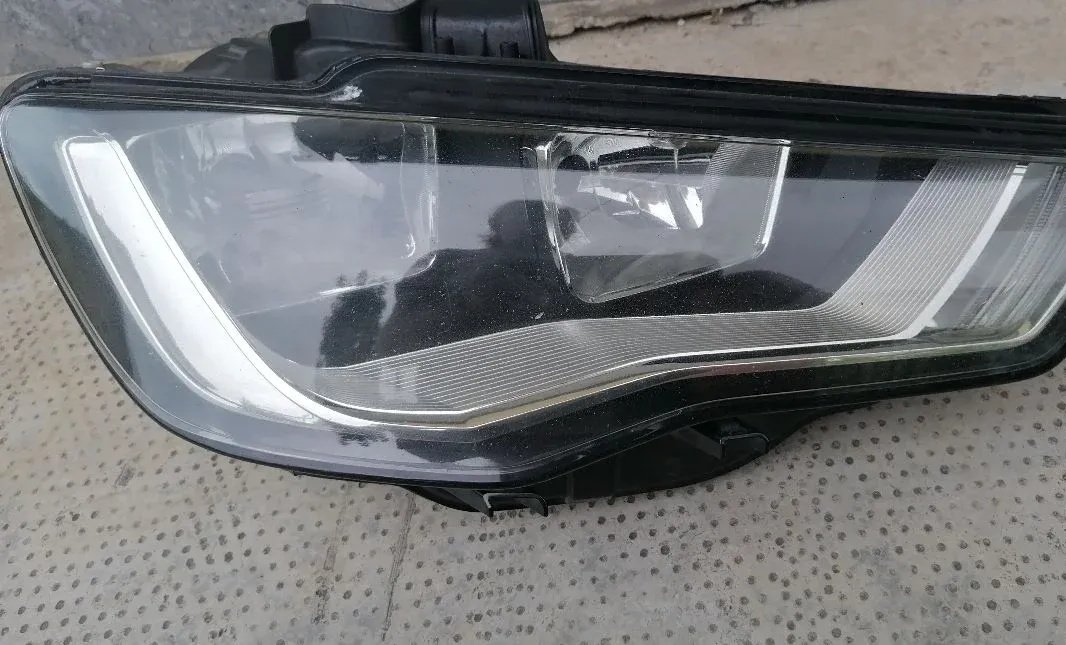 Right halogen headlight Audi A3 8V
