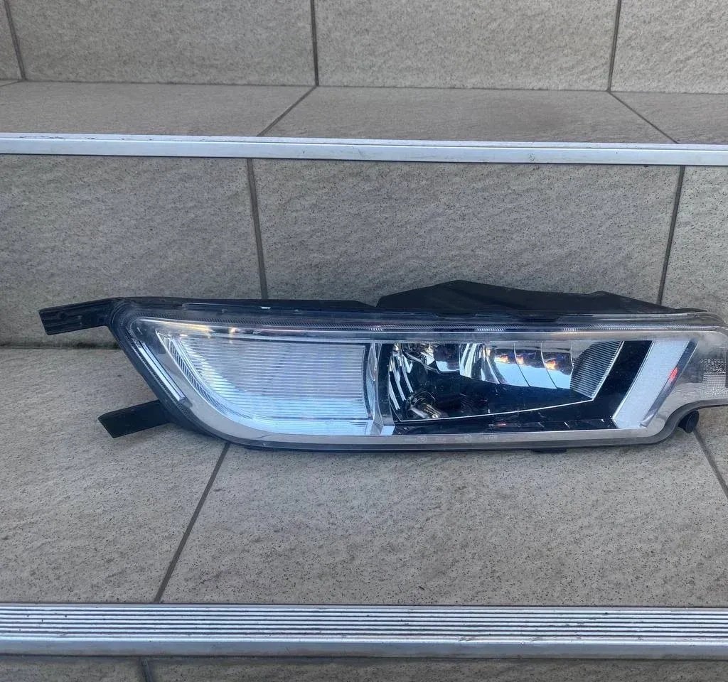 Dnevno svetlo leva maglenka VW Passat B8