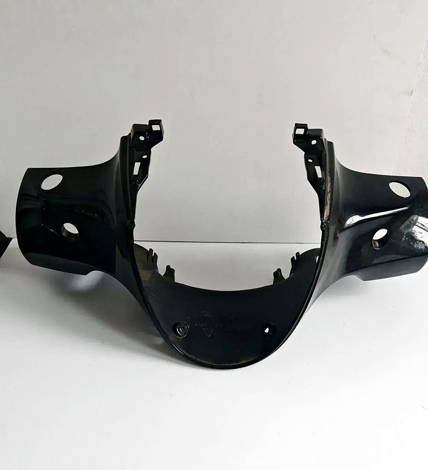 Front headlight mask Piaggio Medley -1B002077