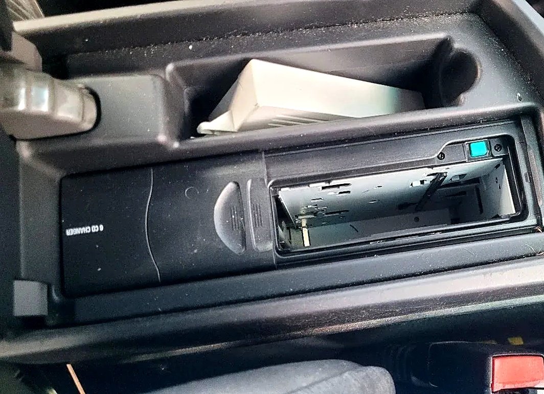 CD Charger BMW X3 E83