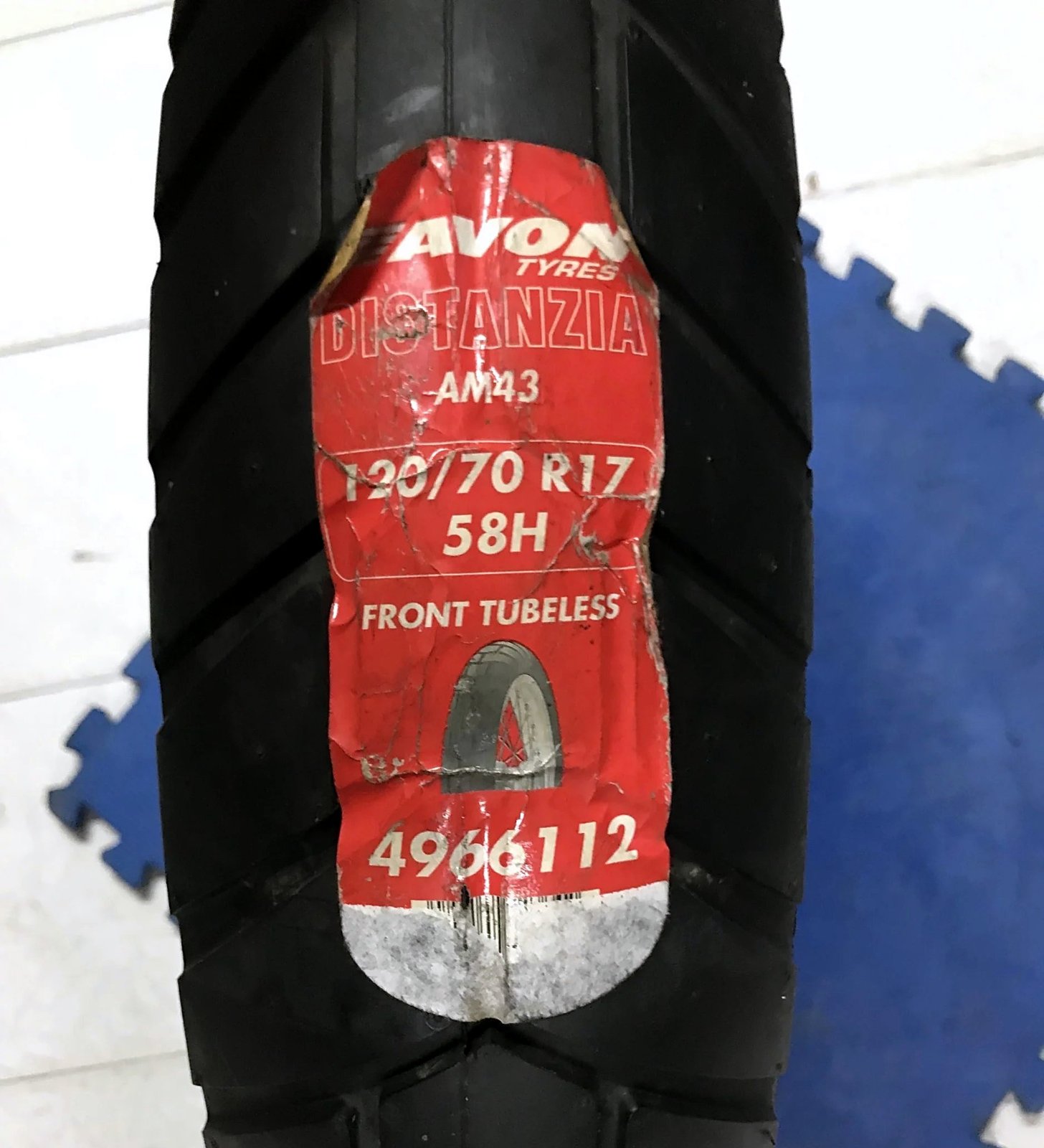 Avon Distanza AM43 120/70-17 58H moto guma