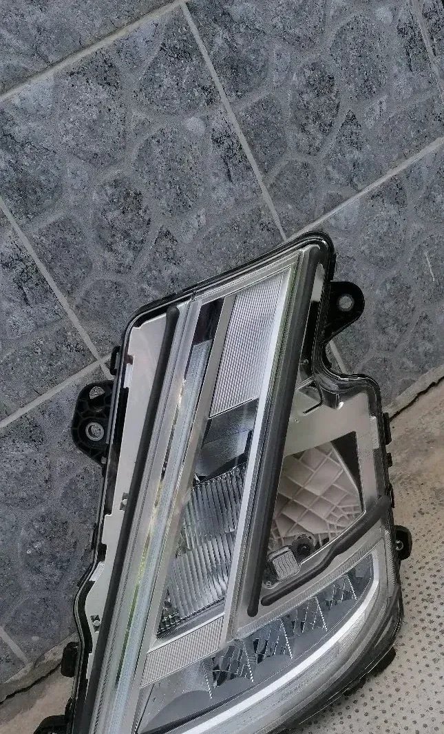 Front left headlight Volvo 24056511