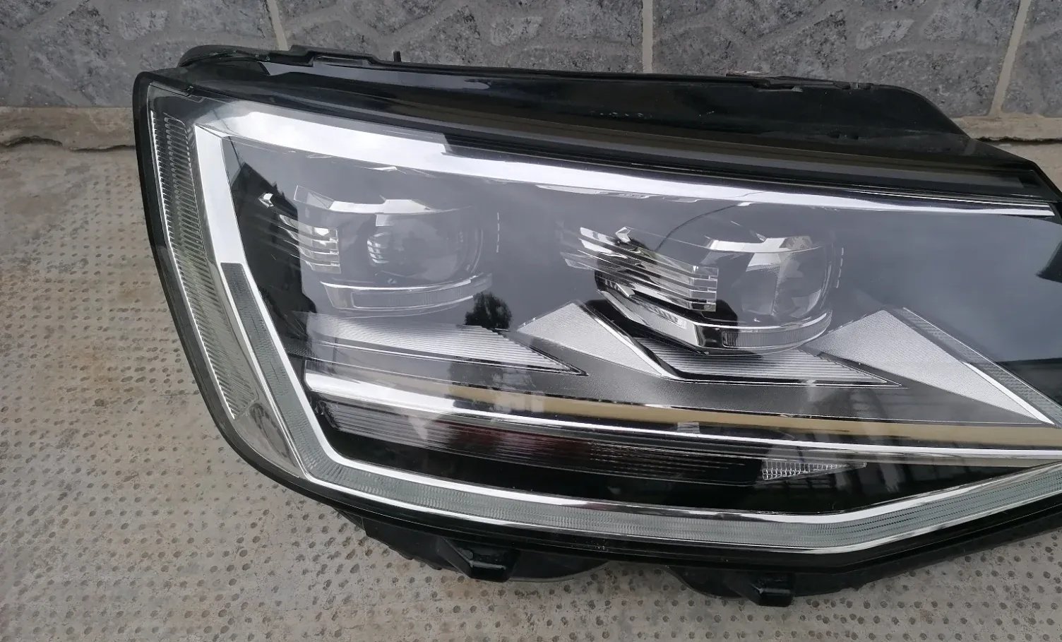 Front right LED headlight VW T6