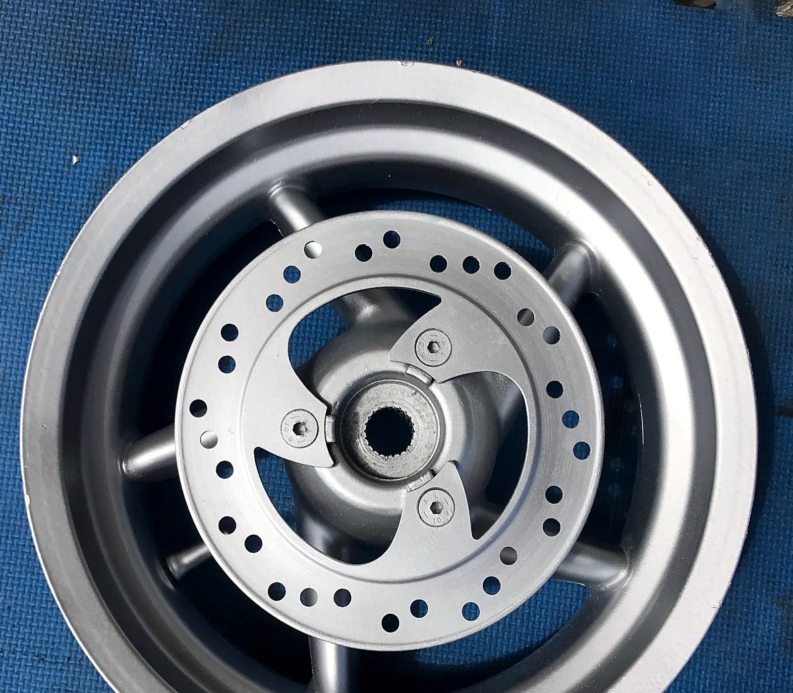 Rear wheel 12x3.5 with disc Aprilia