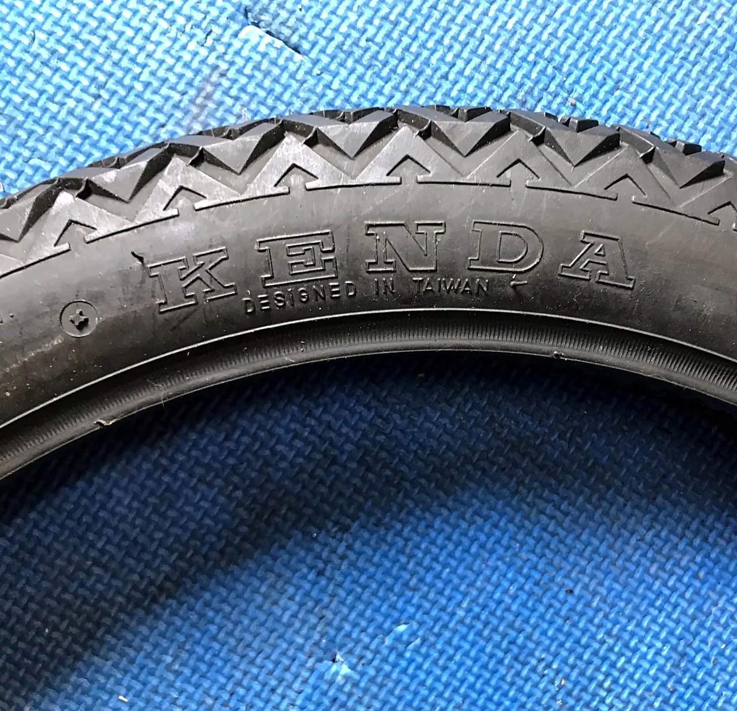 Kenda 2 1/4-16 motorcycle tyres new