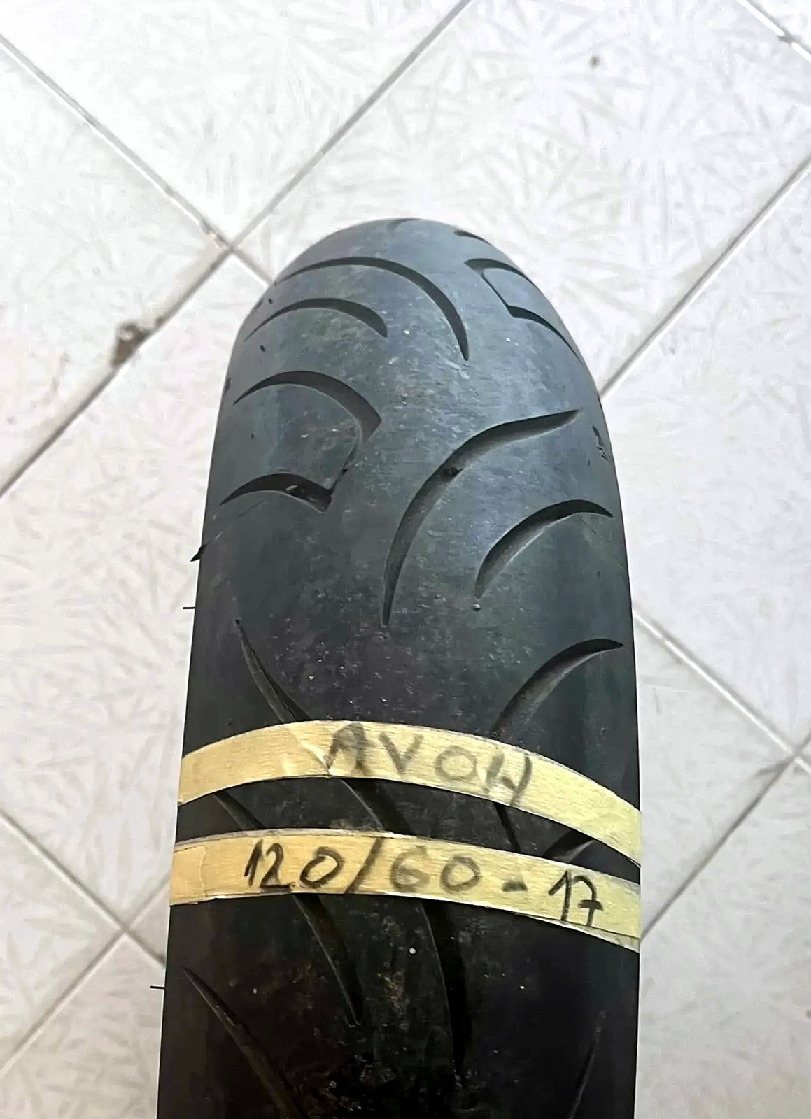 Avon 120/60-17 used motorcycle tyre