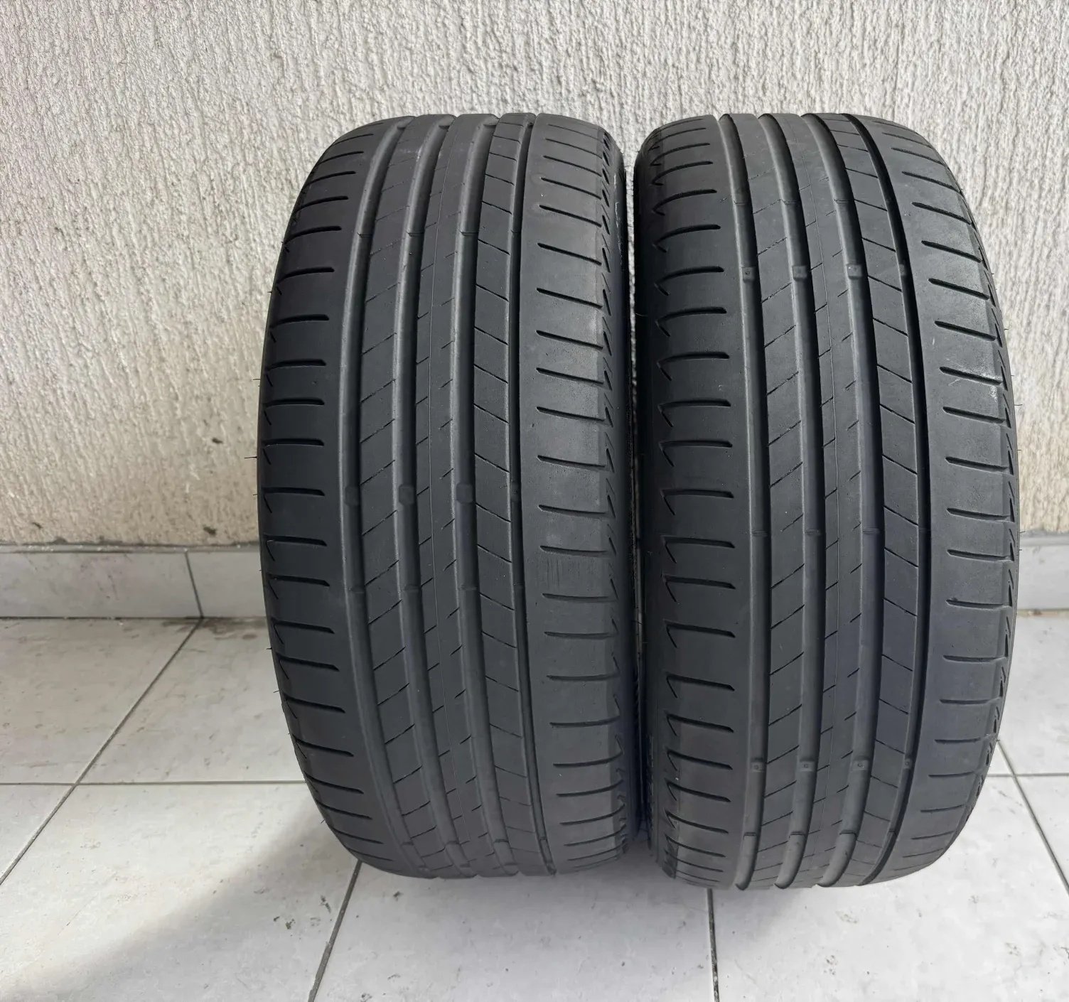 Bridgestone 225/40 R19 tyres