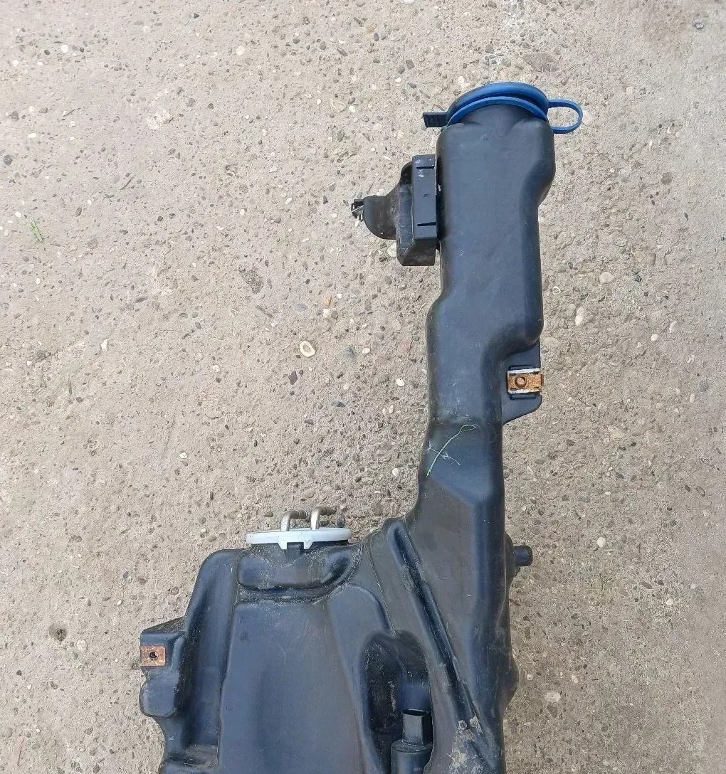 Windshield washer fluid reservoir Mercedes E-Class W212 A204860156 A 204 860 15 60