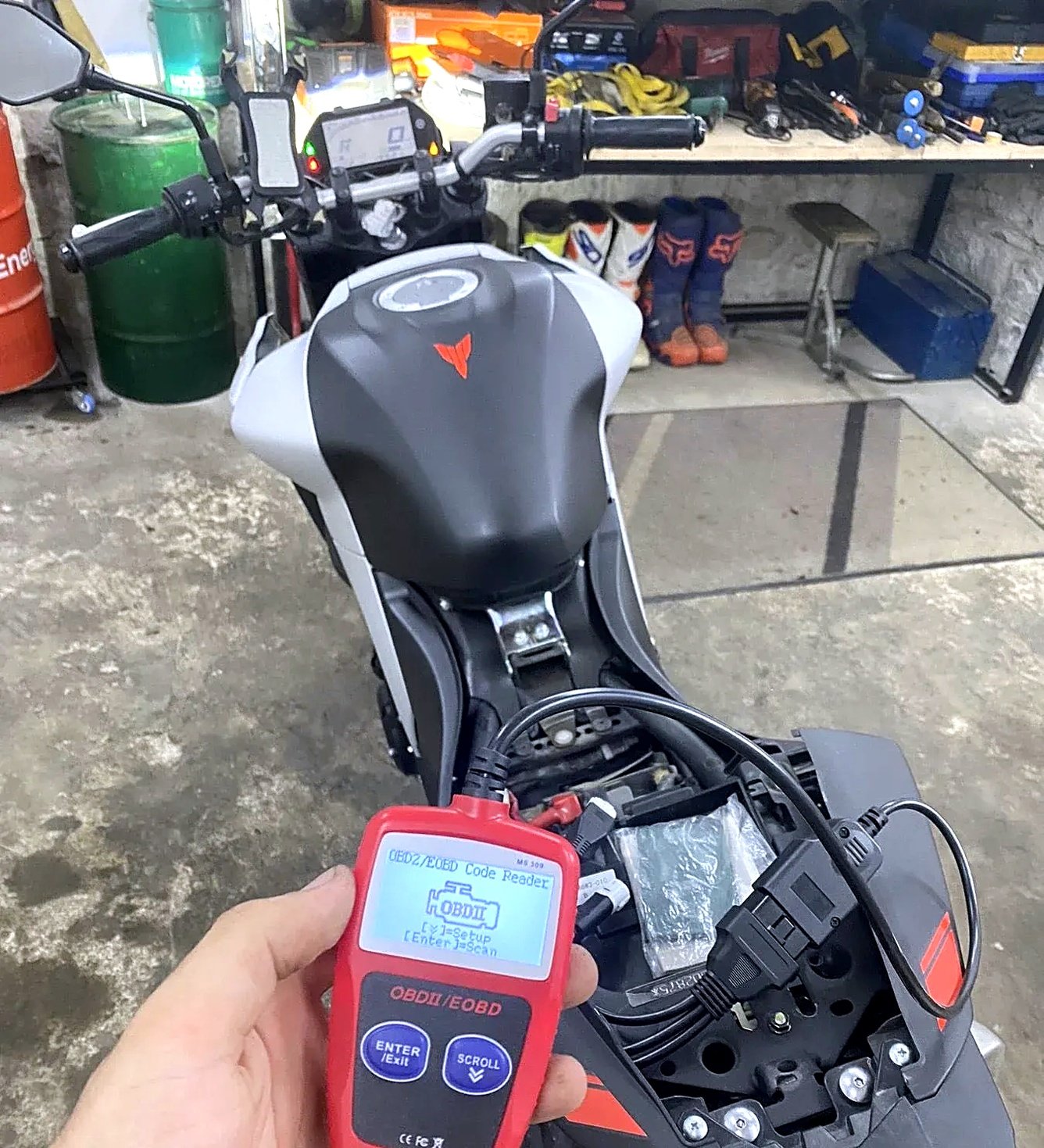 Motorcycle and ATV engine diagnostic tool (red and black models)