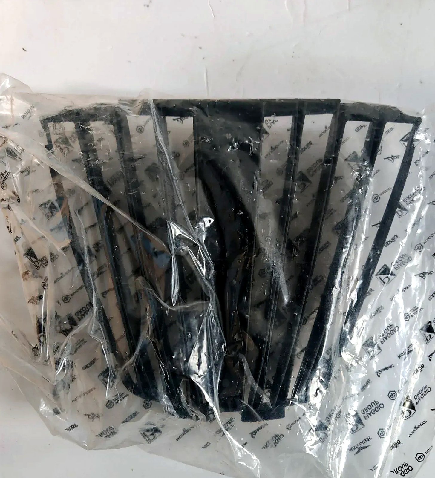 Piaggio MP3 front radiator grille