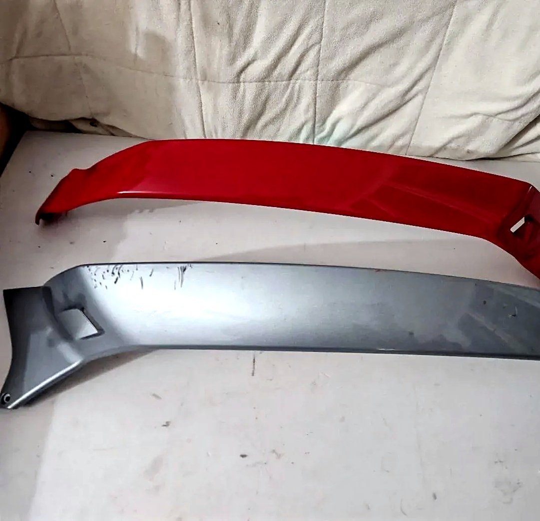 Bočne lajsne Vespa GTS 1B005786 1B005787