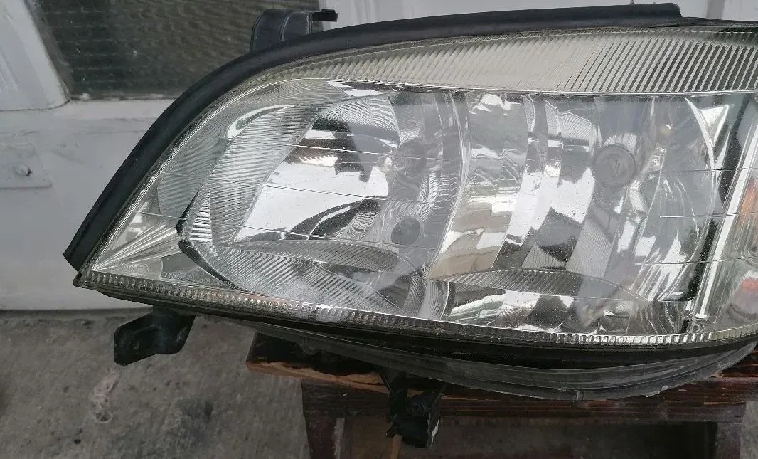 Front left halogen headlight Opel Zafira