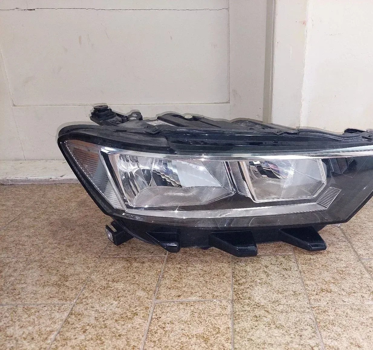 Right halogen headlight VW T-Roc 2GA941006B