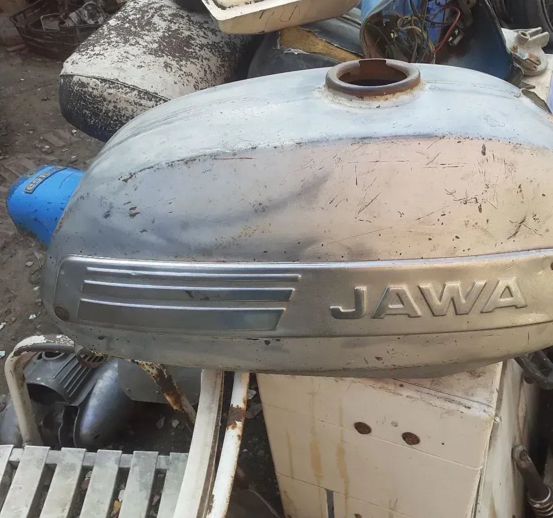 Jawa fuel tank