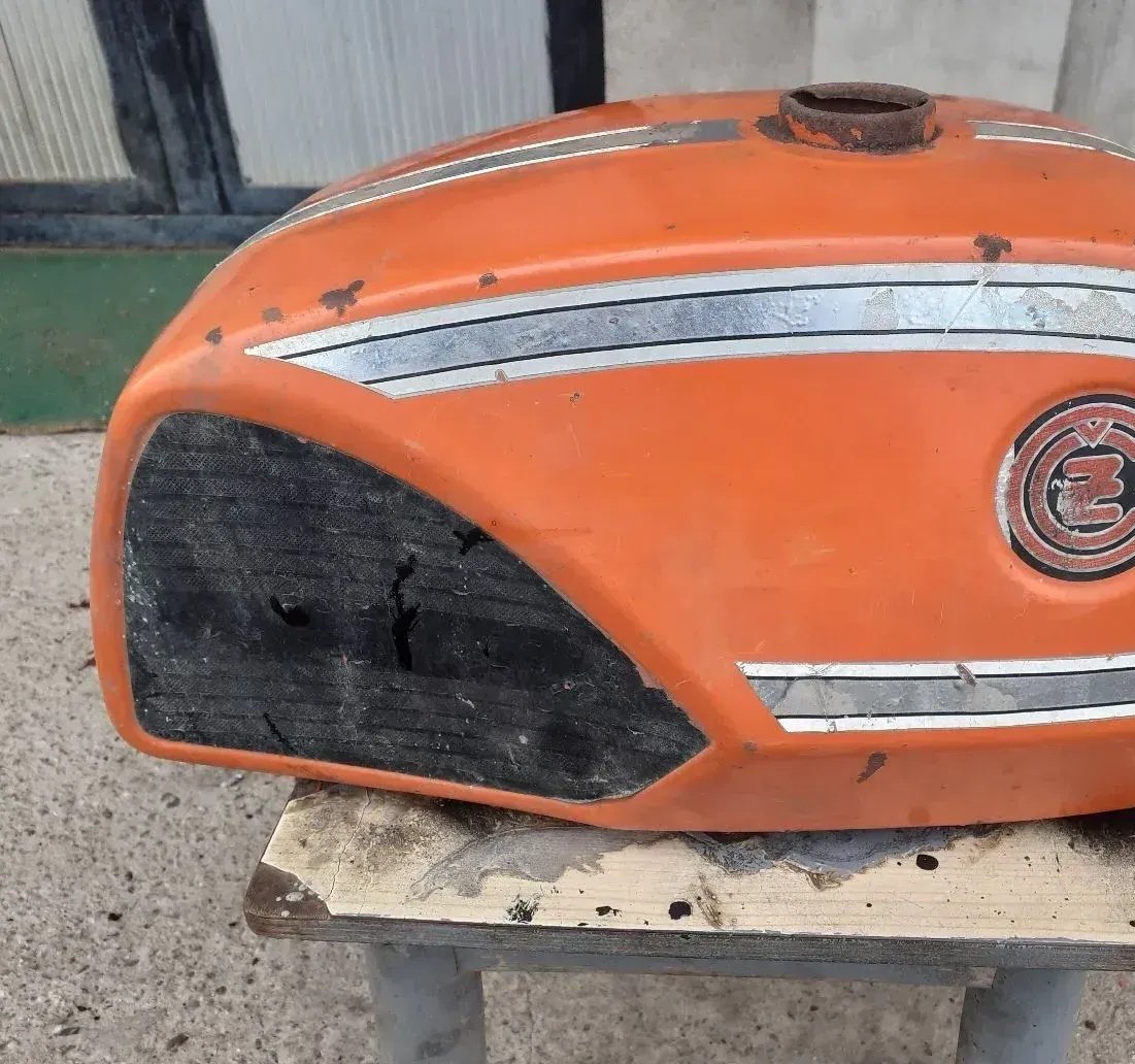 Jawa fuel tank