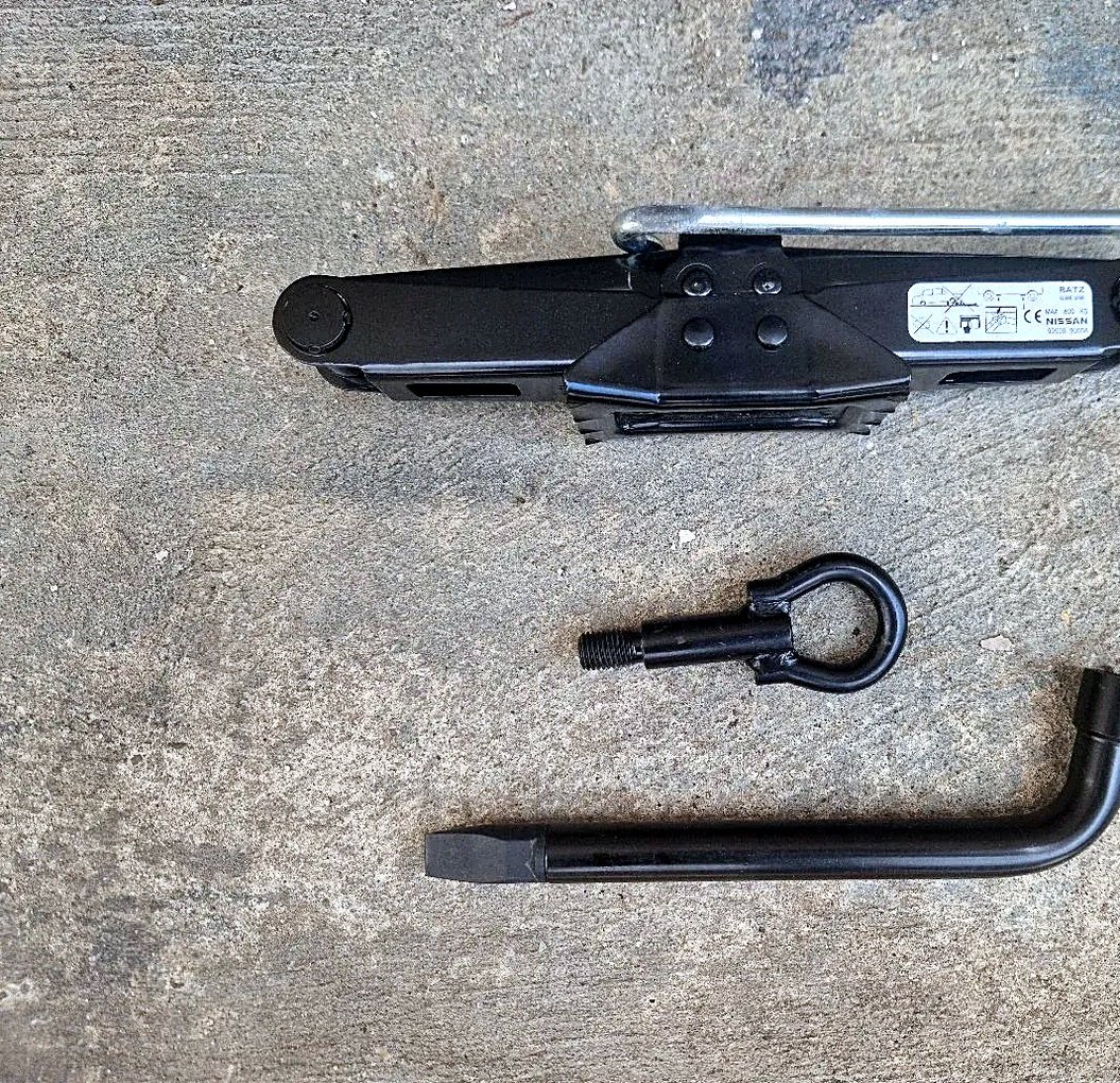 Car jack set for Nissan Micra