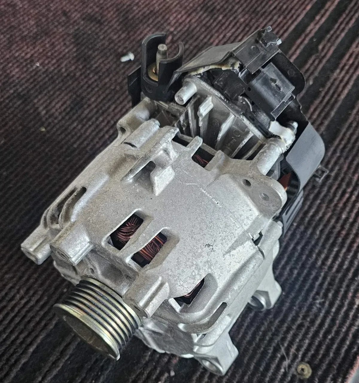 Alternator Peugeot 3008 1.6 PureTech Start Stop 9820080280